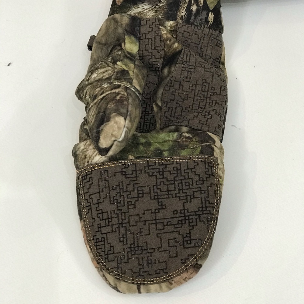 New in packaging. Men’s Realtree pop top gloves. - Picture 2 of 3